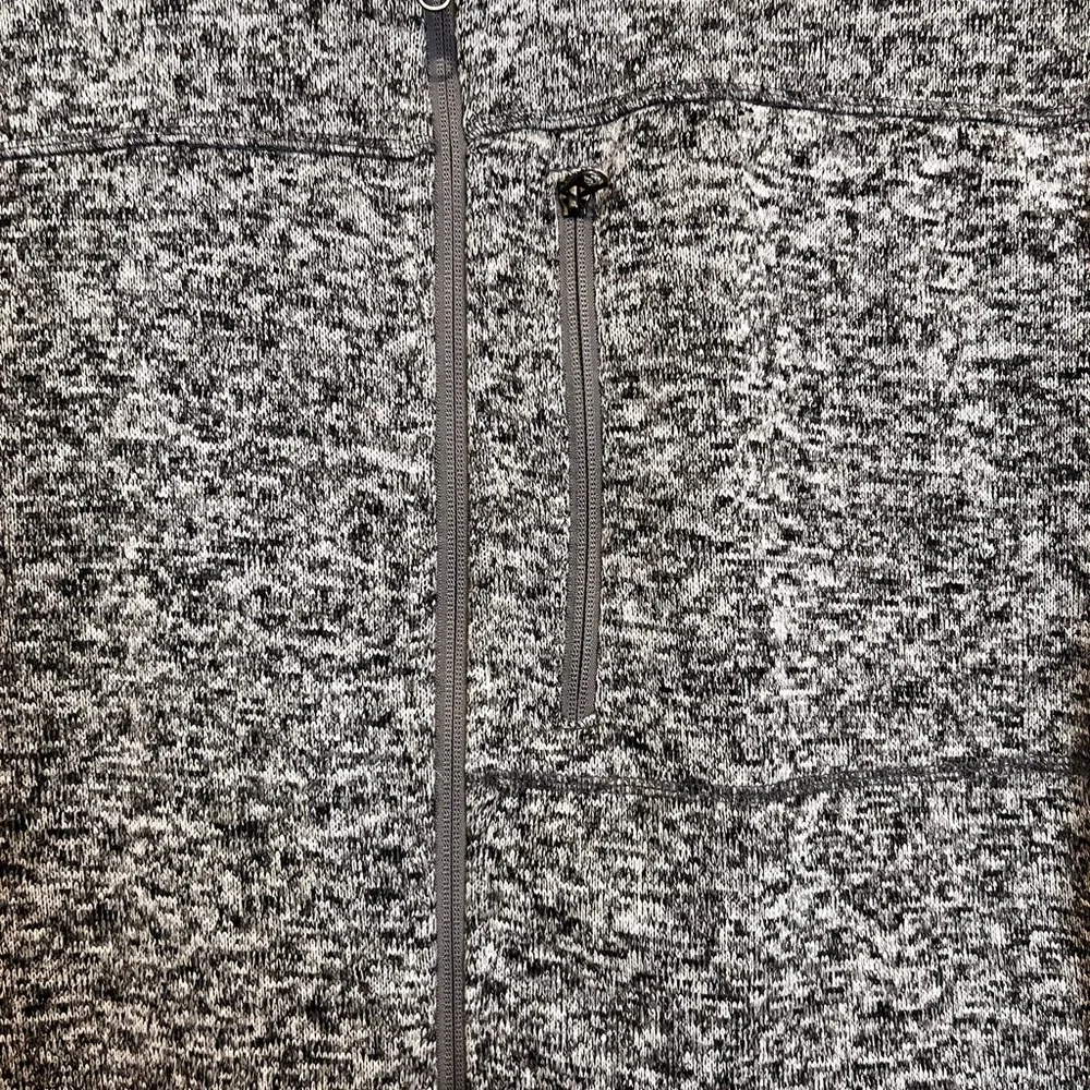 Men's Merona Gray Fleece Vest. Side and top pocket. Front zipper. Size XXL - Picture 4 of 6